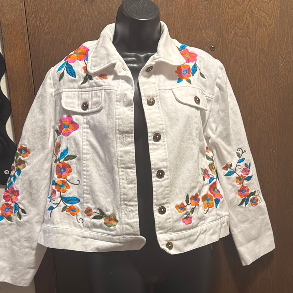 White Floral Embroidered Denim Jacket